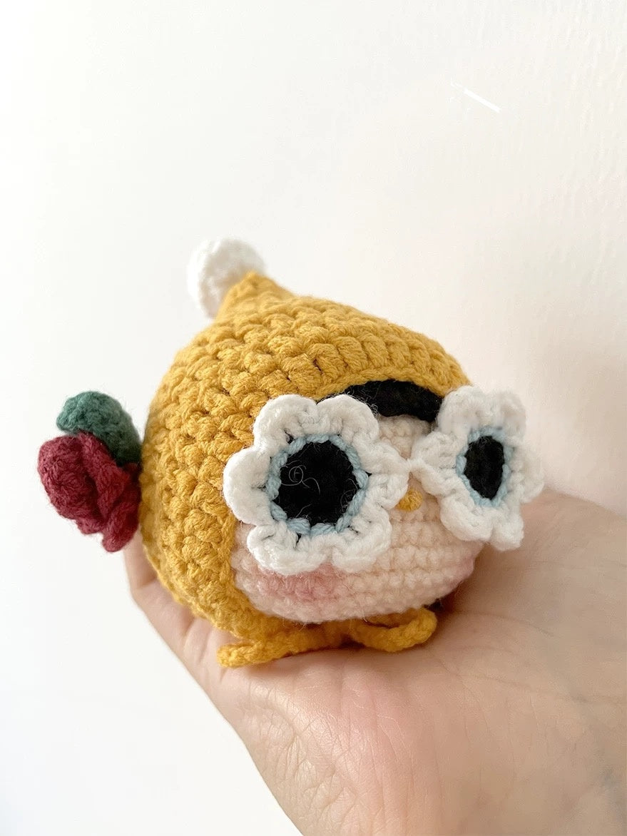 Flower Sunglasses Girl DIY Crochet Kit – Create Your Unique Handmade Keychain